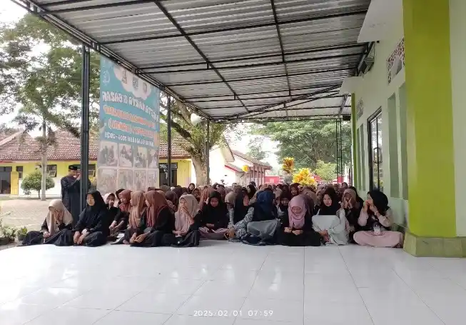 para siswa siswi mengikuti perayaan isra miraj